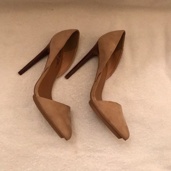 Nasty Gal Pointy Toe Suede Shoes - Picture 2 of 5